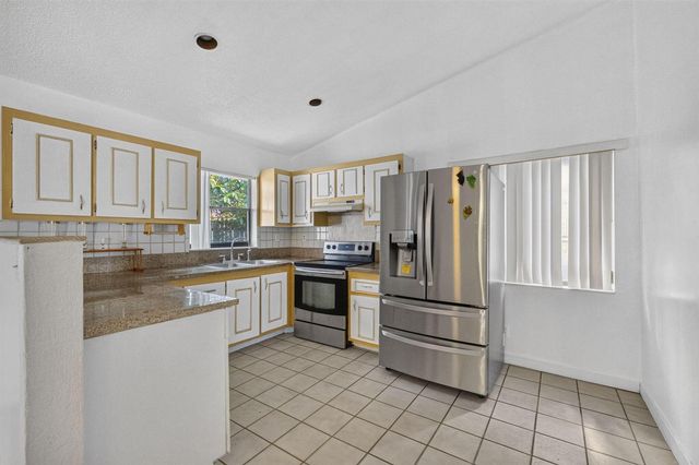 7513 SW 7TH Street, North Lauderdale, FL 33068