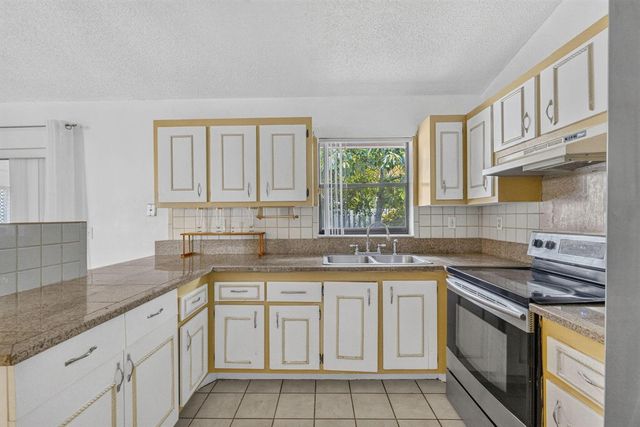 7513 SW 7TH Street, North Lauderdale, FL 33068