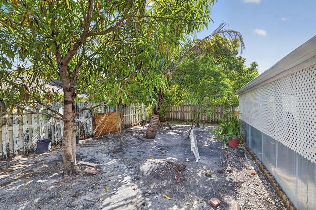 7513 SW 7TH Street, North Lauderdale, FL 33068
