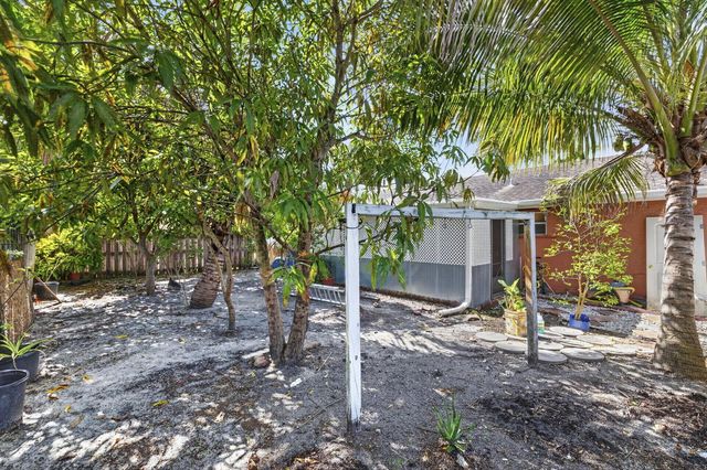 7513 SW 7TH Street, North Lauderdale, FL 33068