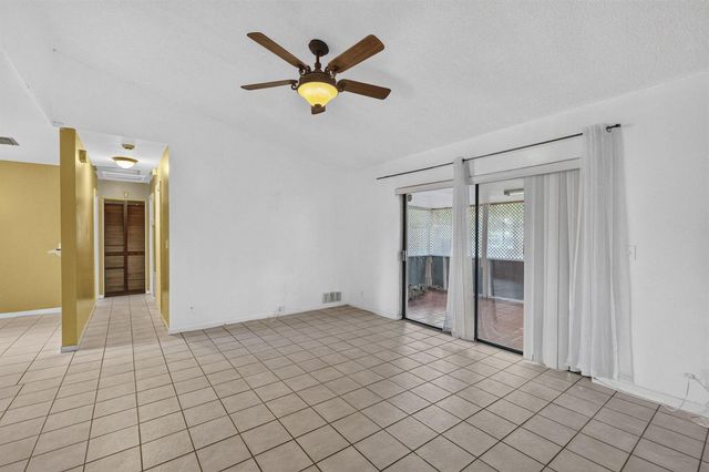 7513 SW 7TH Street, North Lauderdale, FL 33068
