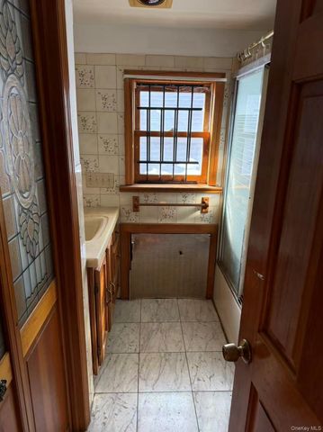 1580 Castleton Avenue, Staten Island, NY 10302