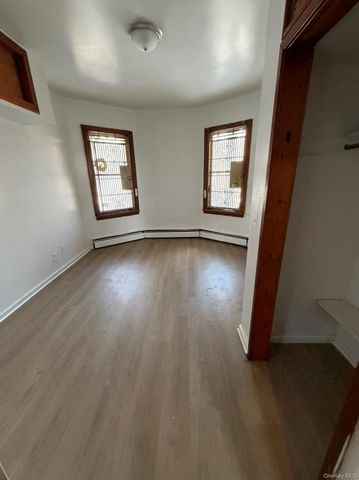 1580 Castleton Avenue, Staten Island, NY 10302