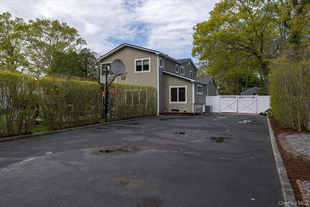 432 Puritan Drive, Shirley, NY 11967