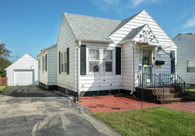 1711 Bertch Avenue, Waterloo, IA 50702