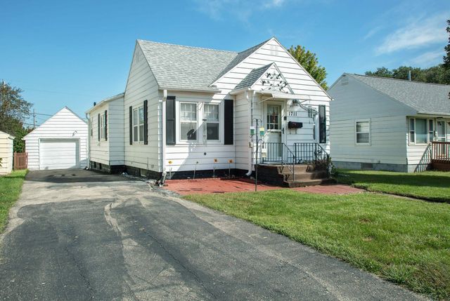 1711 Bertch Avenue, Waterloo, IA 50702