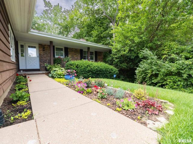2902 W KINGSTON Court, Peoria, IL 61604
