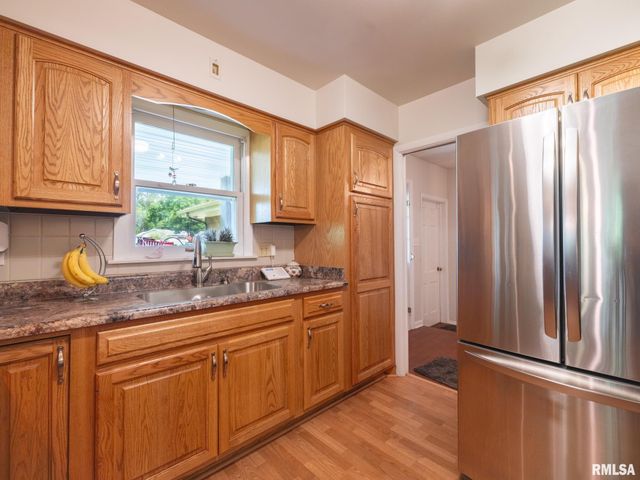 2902 W KINGSTON Court, Peoria, IL 61604