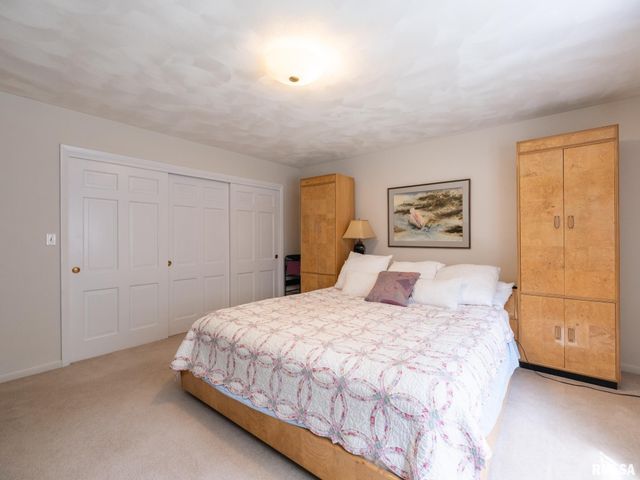 2902 W KINGSTON Court, Peoria, IL 61604
