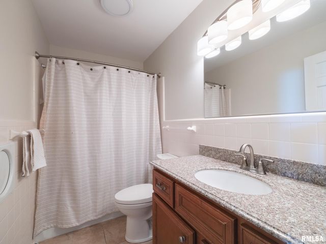 2902 W KINGSTON Court, Peoria, IL 61604