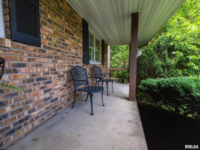 2902 W KINGSTON Court, Peoria, IL 61604