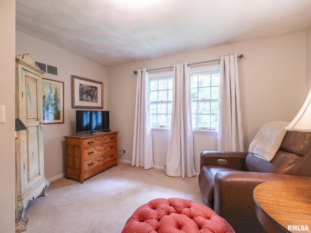 2902 W KINGSTON Court, Peoria, IL 61604