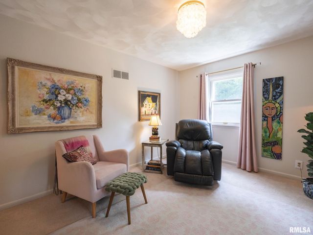 2902 W KINGSTON Court, Peoria, IL 61604