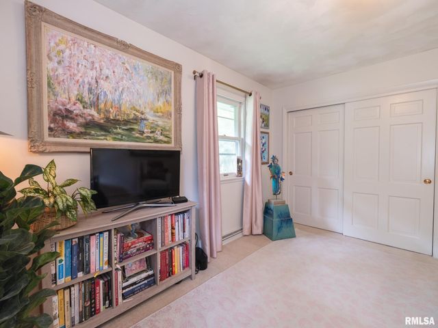 2902 W KINGSTON Court, Peoria, IL 61604