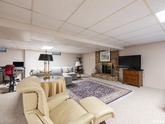 2902 W KINGSTON Court, Peoria, IL 61604