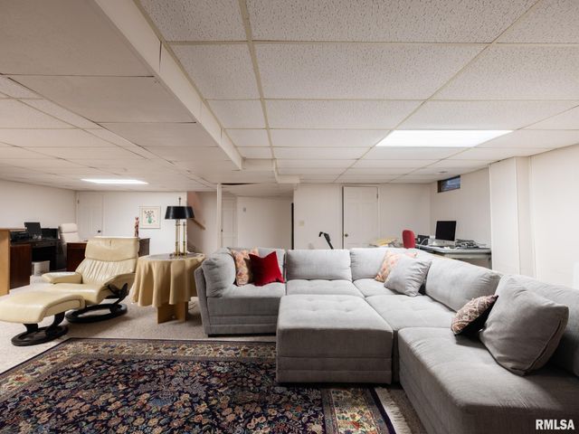 2902 W KINGSTON Court, Peoria, IL 61604