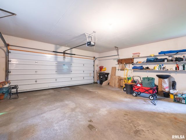 2902 W KINGSTON Court, Peoria, IL 61604