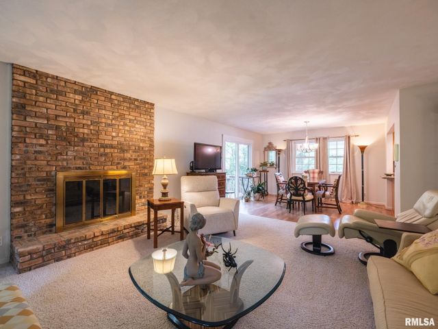 2902 W KINGSTON Court, Peoria, IL 61604