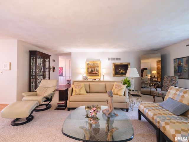 2902 W KINGSTON Court, Peoria, IL 61604