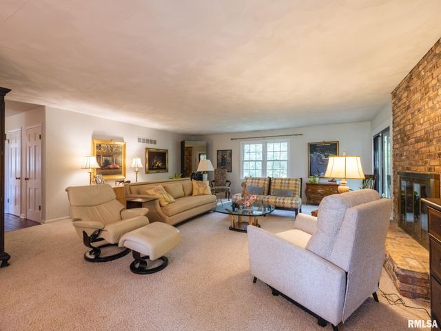 2902 W KINGSTON Court, Peoria, IL 61604
