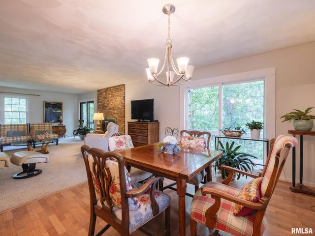 2902 W KINGSTON Court, Peoria, IL 61604
