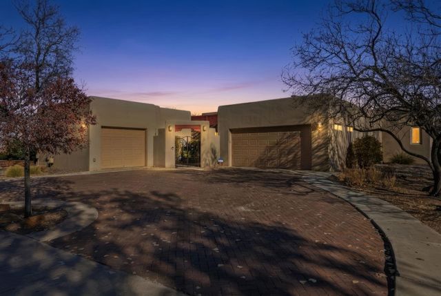 500 Laguna Seca Lane NW, Albuquerque, NM 87104