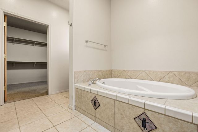 500 Laguna Seca Lane NW, Albuquerque, NM 87104