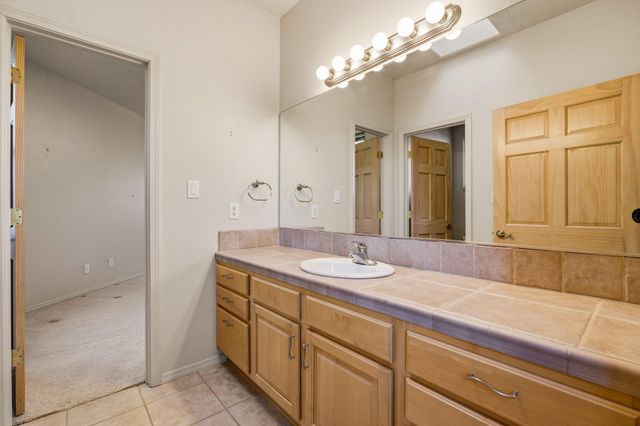 500 Laguna Seca Lane NW, Albuquerque, NM 87104