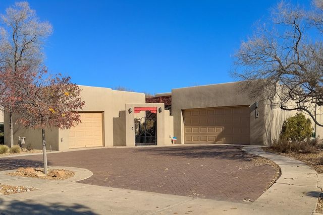 500 Laguna Seca Lane NW, Albuquerque, NM 87104