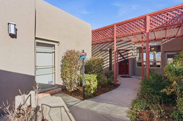 500 Laguna Seca Lane NW, Albuquerque, NM 87104