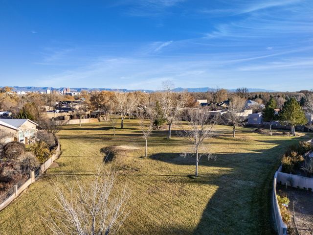 500 Laguna Seca Lane NW, Albuquerque, NM 87104