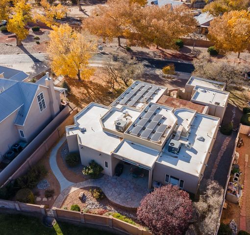 500 Laguna Seca Lane NW, Albuquerque, NM 87104