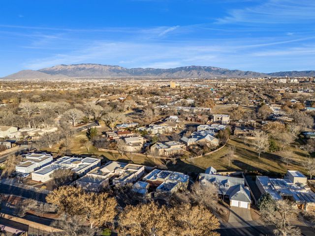 500 Laguna Seca Lane NW, Albuquerque, NM 87104