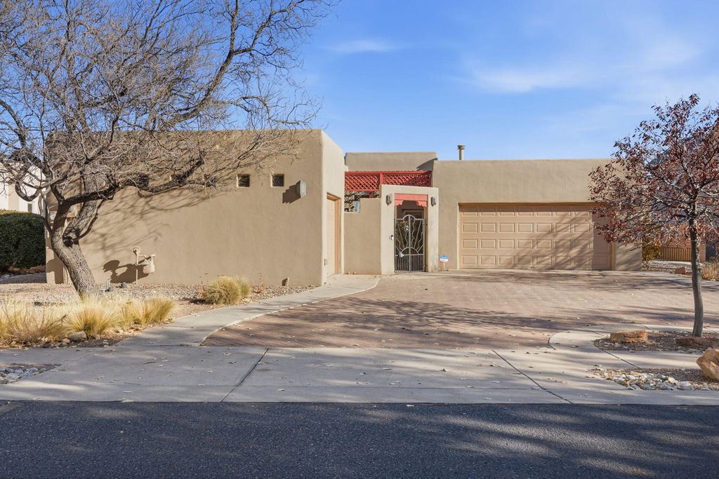 500 Laguna Seca Lane NW, Albuquerque, NM 87104