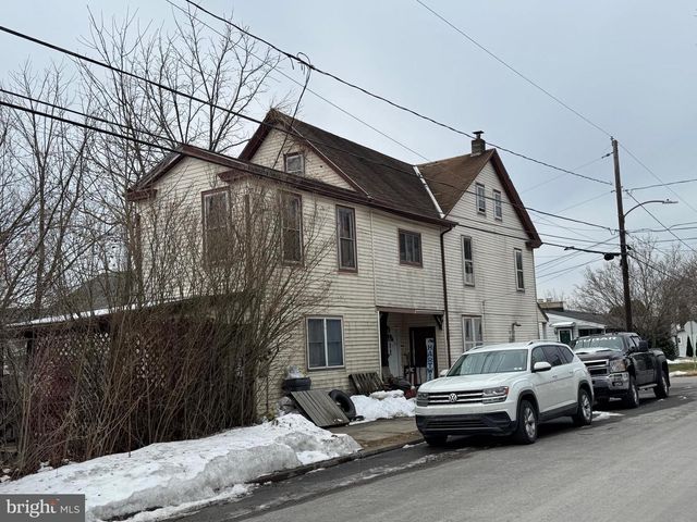 2 E COLLIERY AVE, Tower City, PA 17980