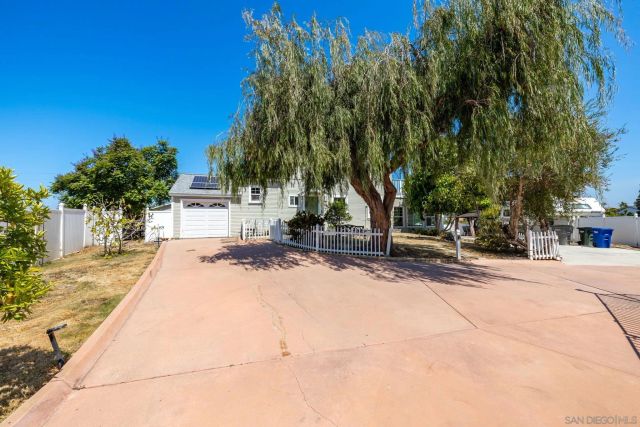 607 Rancho Vista Rd, Vista, CA 92083