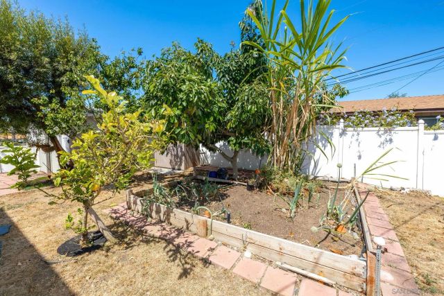 607 Rancho Vista Rd, Vista, CA 92083