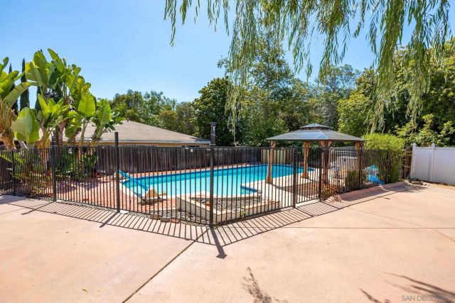 607 Rancho Vista Rd, Vista, CA 92083