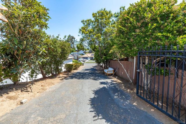 607 Rancho Vista Rd, Vista, CA 92083
