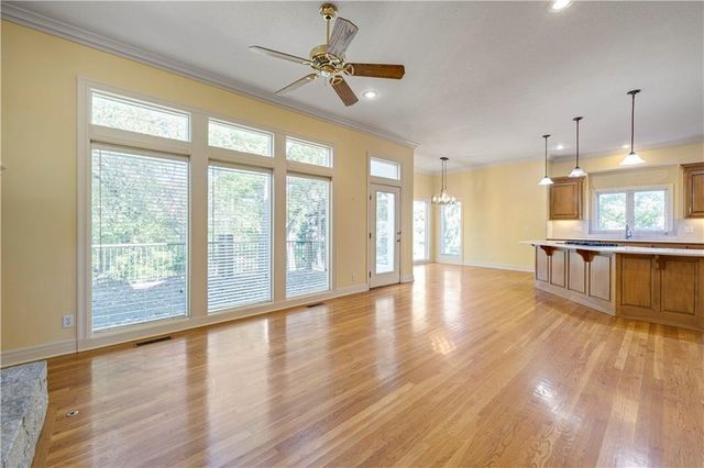 11013 S Glenview Lane, Olathe, KS 66061