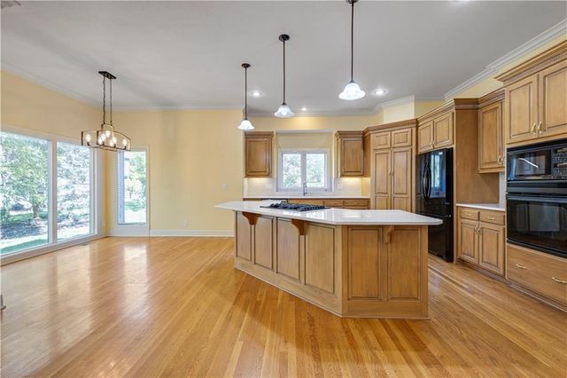 11013 S Glenview Lane, Olathe, KS 66061