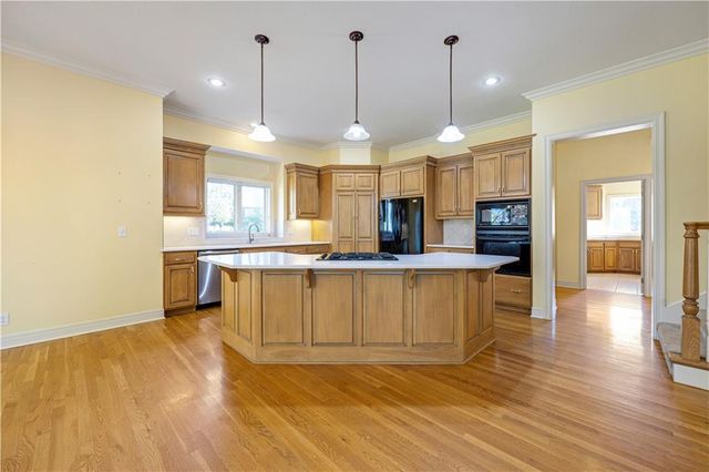 11013 S Glenview Lane, Olathe, KS 66061