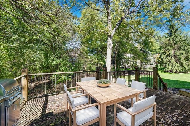 11013 S Glenview Lane, Olathe, KS 66061