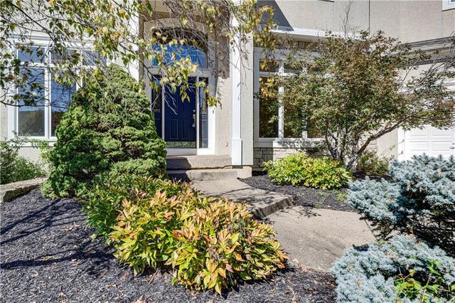 11013 S Glenview Lane, Olathe, KS 66061