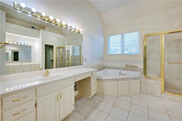 11013 S Glenview Lane, Olathe, KS 66061