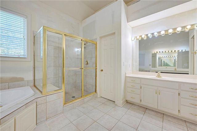 11013 S Glenview Lane, Olathe, KS 66061