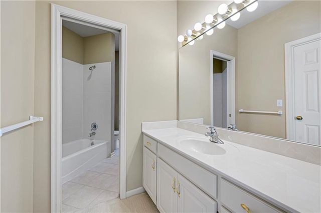 11013 S Glenview Lane, Olathe, KS 66061