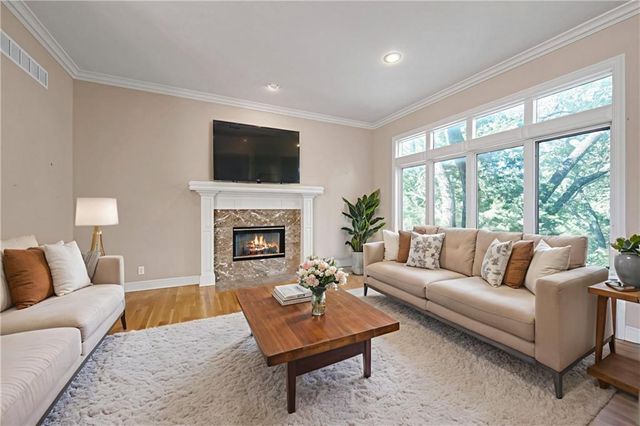 11013 S Glenview Lane, Olathe, KS 66061