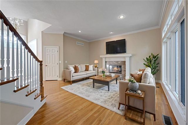11013 S Glenview Lane, Olathe, KS 66061