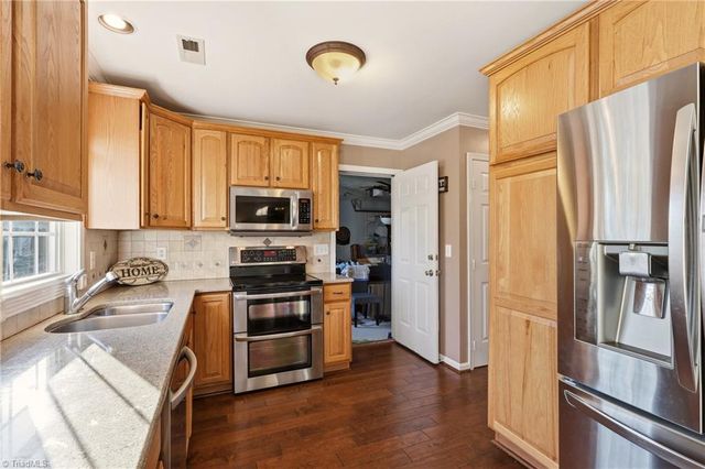 5911 Highland Grove Drive, Summerfield, NC 27358